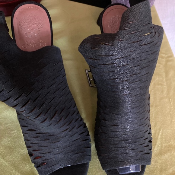 FABULOUSLY CUTE SANDALS!!!! - Picture 2 of 5